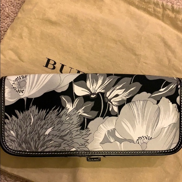 Burberry Clutch - Authentic - Picture 2 of 8